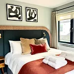 بيت للعطل Barton Luxury 2 Of 2 Sleeps 6
