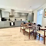 Barton Luxury 2 Of 2 Sleeps 6 بيت للعطل بريستول