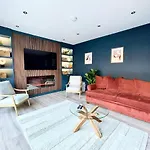 Barton Luxury 2 Of 2 Sleeps 6 * بريستول