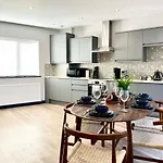 Barton Luxury 2 Of 2 Sleeps 6