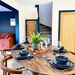 بيت للعطل Barton Luxury 2 Of 2 Sleeps 6 *
