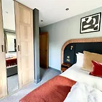 بيت للعطل Barton Luxury 2 Of 2 Sleeps 6 بريستول
