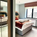 بيت للعطل Barton Luxury 2 Of 2 Sleeps 6 بريستول