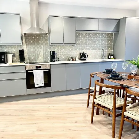 Barton Luxury 2 Of 2 Sleeps 6 *