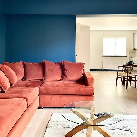 بيت للعطل Barton Luxury 2 Of 2 Sleeps 6 بريستول