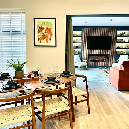 Barton Luxury 2 Of 2 Sleeps 6 بيت للعطل بريستول