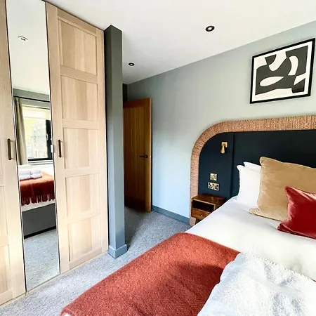 بيت للعطل Barton Luxury 2 Of 2 Sleeps 6 بريستول