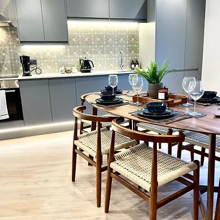 Barton Luxury 2 Of 2 Sleeps 6 *