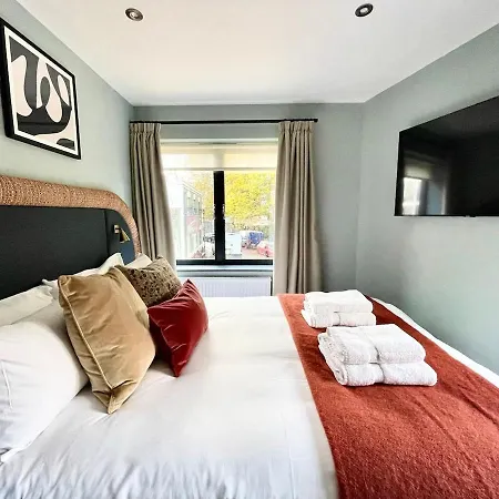 Barton Luxury 2 Of 2 Sleeps 6