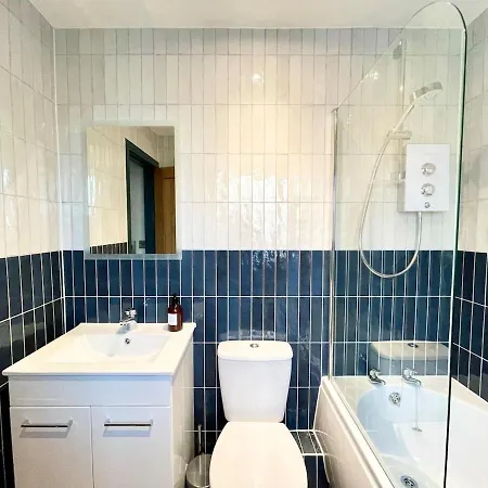 Barton Luxury 2 Of 2 Sleeps 6 別荘