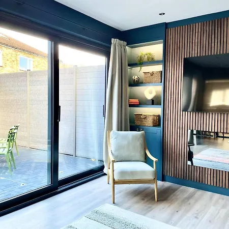بيت للعطل Barton Luxury 2 Of 2 Sleeps 6