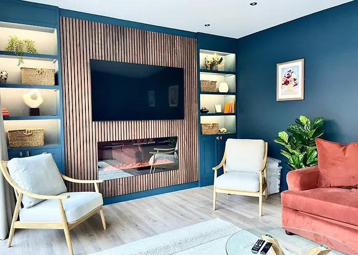 Barton Luxury 2 Of 2 Sleeps 6