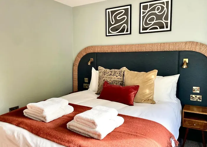 Barton Luxury 2 Of 2 Sleeps 6 * Bristol