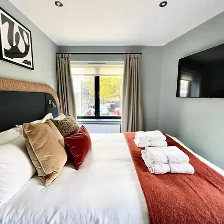 Barton Luxury 2 Of 2 Sleeps 6 Prázdninový dům Bristol