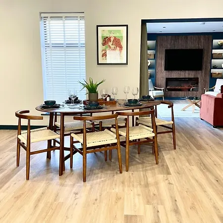 Barton Luxury 2 Of 2 Sleeps 6