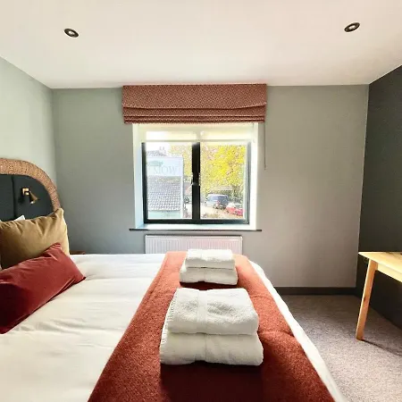 Barton Luxury 2 Of 2 Sleeps 6 Bristol