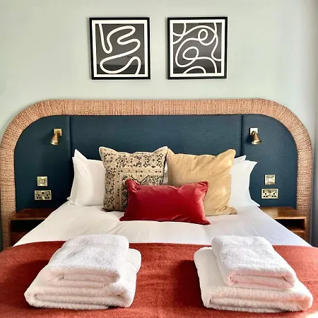 Barton Luxury 2 Of 2 Sleeps 6 *