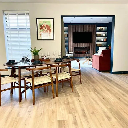 Barton Luxury 2 Of 2 Sleeps 6 Prázdninový dům *