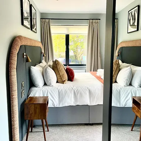 Prázdninový dům Barton Luxury 2 Of 2 Sleeps 6 *