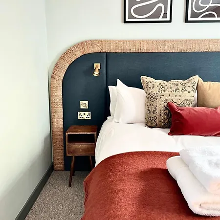 Barton Luxury 2 Of 2 Sleeps 6 Prázdninový dům Bristol