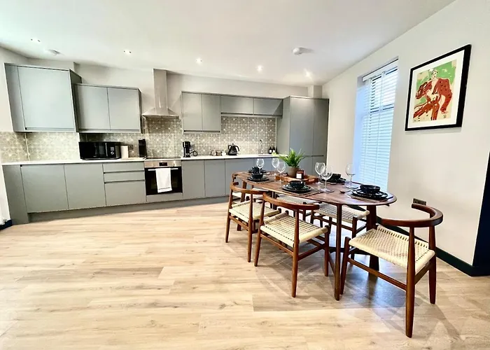 Barton Luxury 2 Of 2 Sleeps 6 Hébergement de vacances Bristol