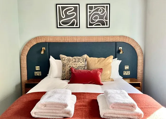 Barton Luxury 2 Of 2 Sleeps 6 *