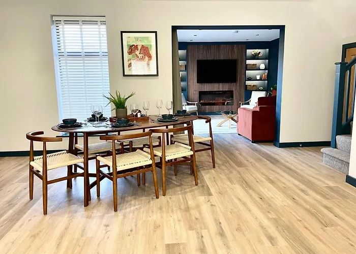 Barton Luxury 2 Of 2 Sleeps 6 度假居 *